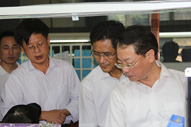 福建省紀(jì)委副書記、監(jiān)察廳廳長(zhǎng)陳善光一行視察虹潤(rùn)公司