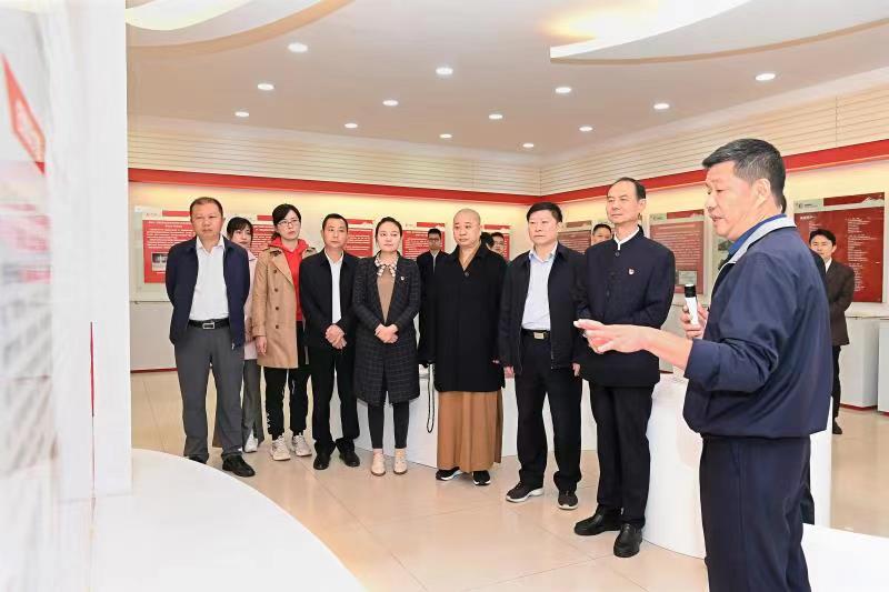 福建省人大常委會(huì)黨組書(shū)記、副主任雷春美和全國(guó)人大代表到順昌虹潤(rùn)等地調(diào)研