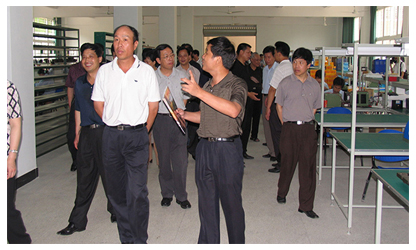 福建省委常委、政法委書記徐謙一行視察虹潤(rùn)公司